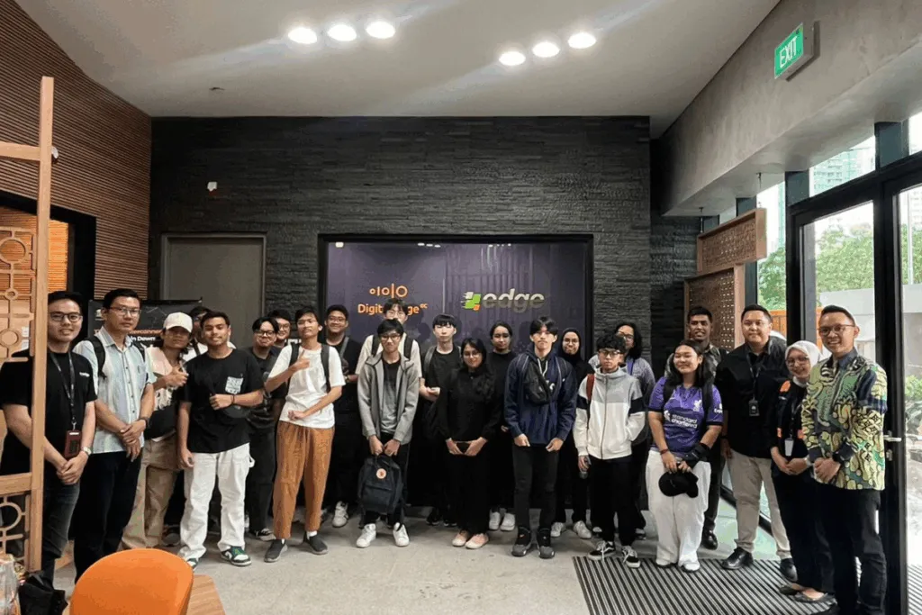 Mengembangkan Pendidikan Data Center: EDGE DC Mengajak Pelajar ITE Singapura dengan Kunjungan ke EDGE 2