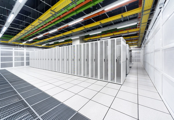 ilustrasi gambar data center edge id