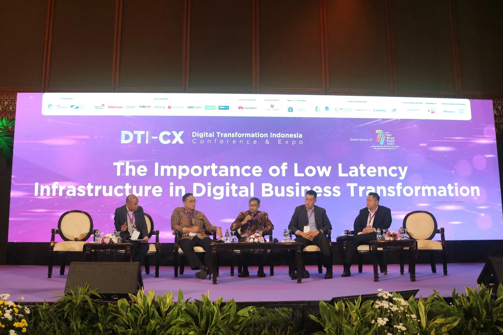 Photo illustrating IoT benefits for business